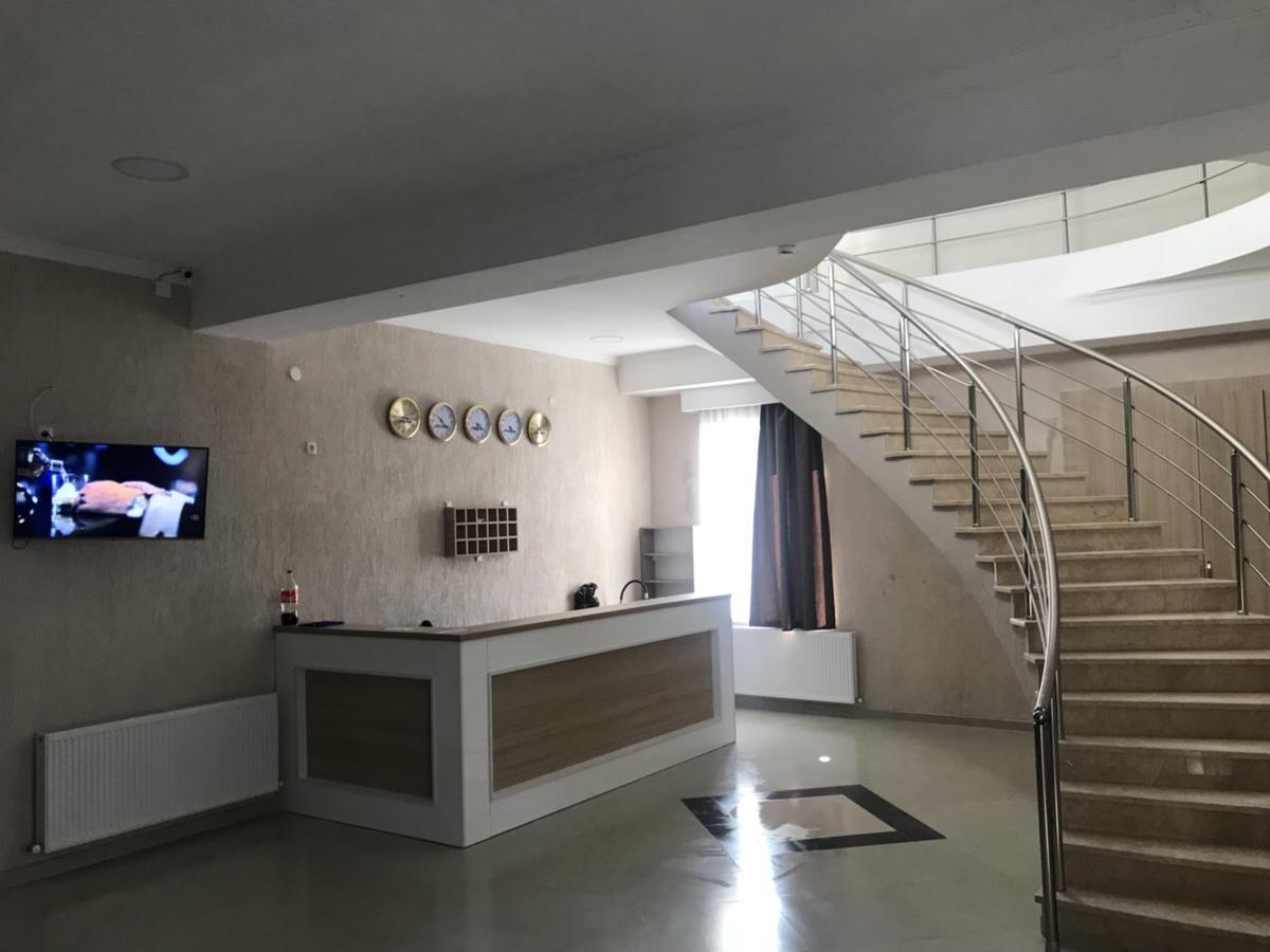 Kmg Hotel Khashuri Exterior photo